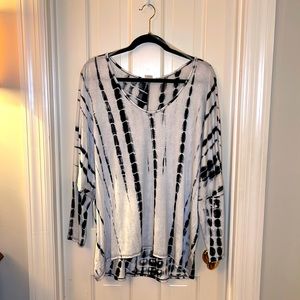 Black & white batik print long sleeve tee